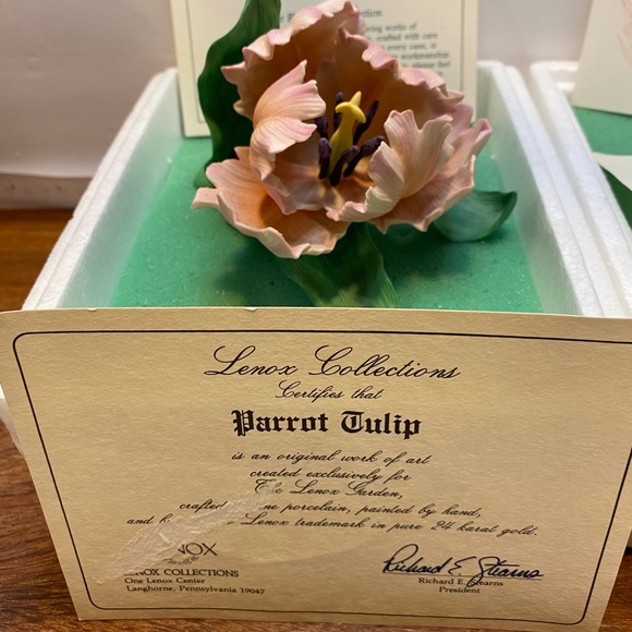 Lenox Parrot Tulip Porcelain Figurine - Retired - Picture 2 of 11